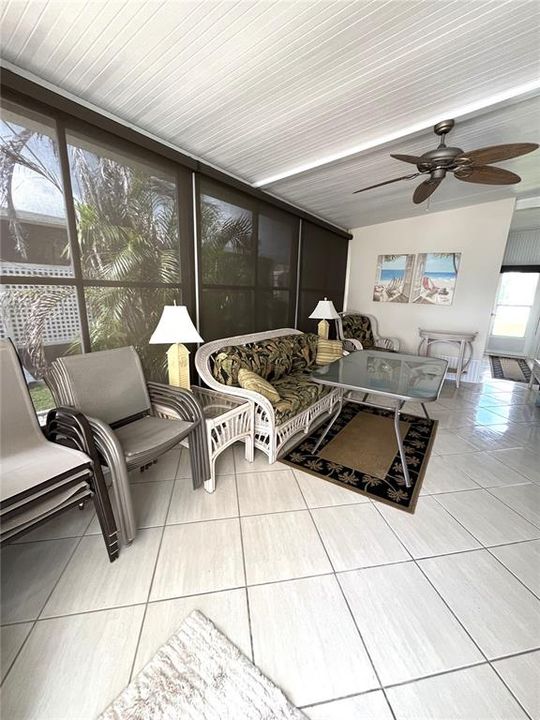 На продажу: $154,900 (2 спален, 2 ванн, 1375 Квадратных фут)