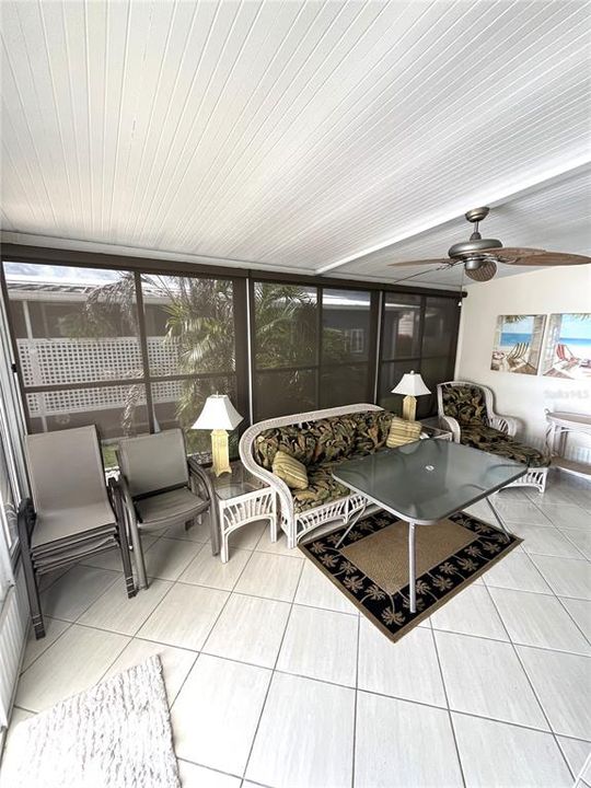 На продажу: $154,900 (2 спален, 2 ванн, 1375 Квадратных фут)