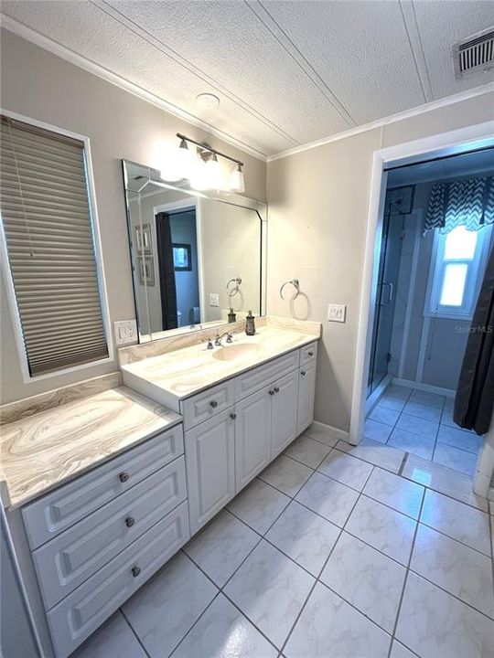 На продажу: $154,900 (2 спален, 2 ванн, 1375 Квадратных фут)