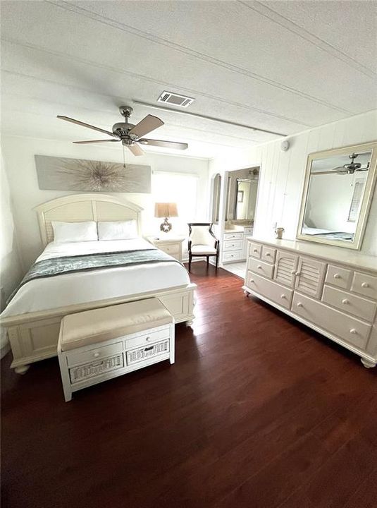 На продажу: $154,900 (2 спален, 2 ванн, 1375 Квадратных фут)