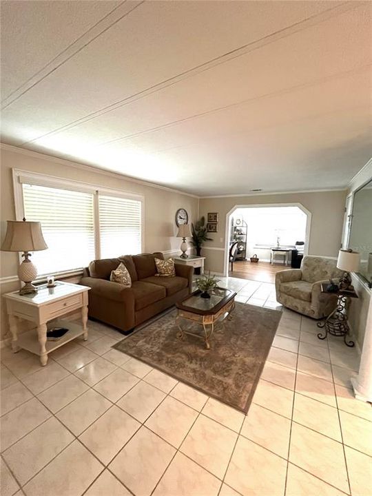 На продажу: $154,900 (2 спален, 2 ванн, 1375 Квадратных фут)