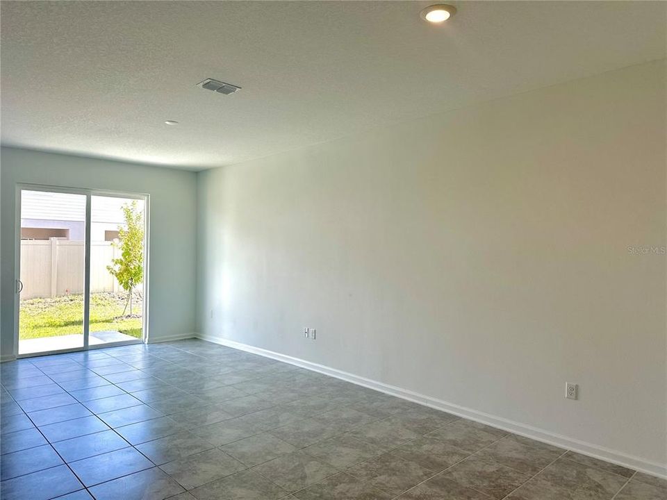 出租: $1,900 (3 贝兹, 2 浴室, 1655 平方英尺)