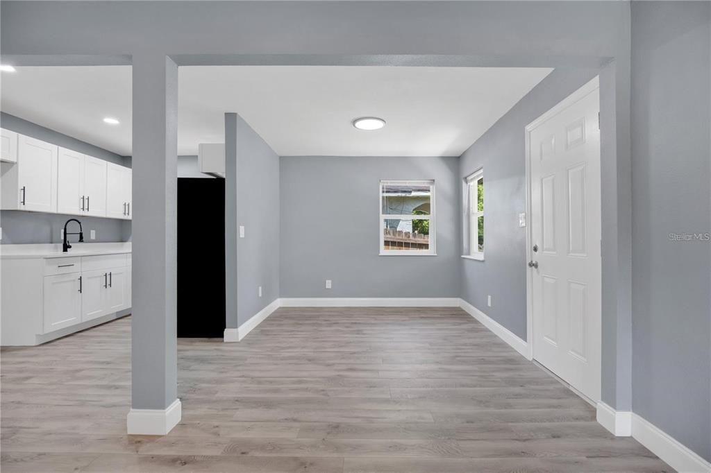 Active With Contract: $189,999 (2 beds, 2 baths, 960 Square Feet)