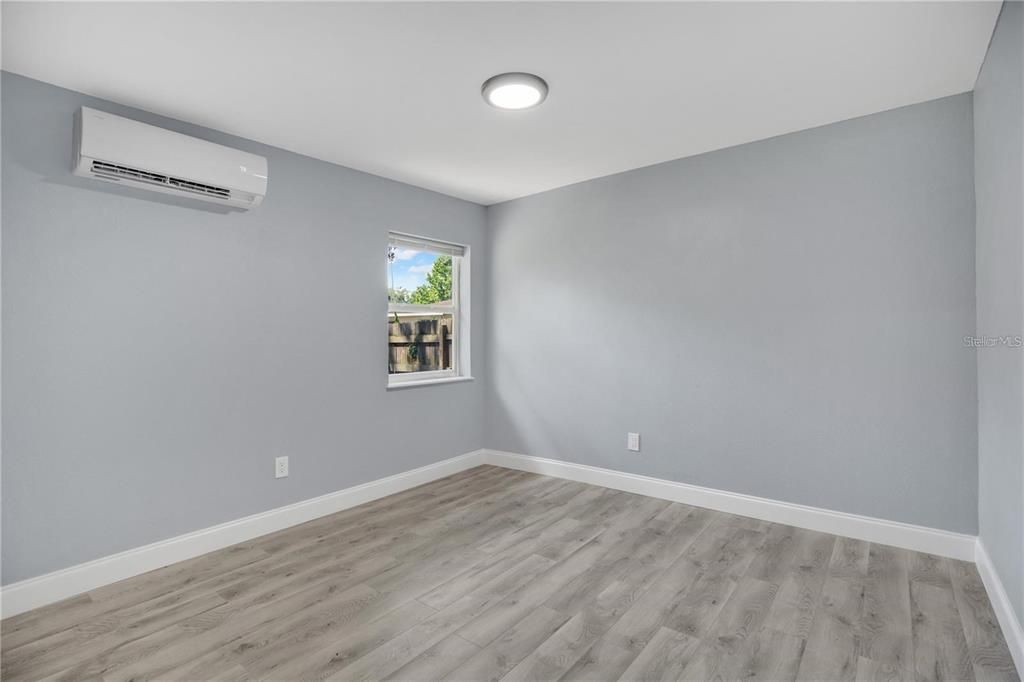 Active With Contract: $189,999 (2 beds, 2 baths, 960 Square Feet)