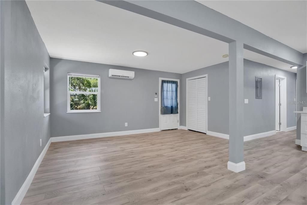 Active With Contract: $189,999 (2 beds, 2 baths, 960 Square Feet)