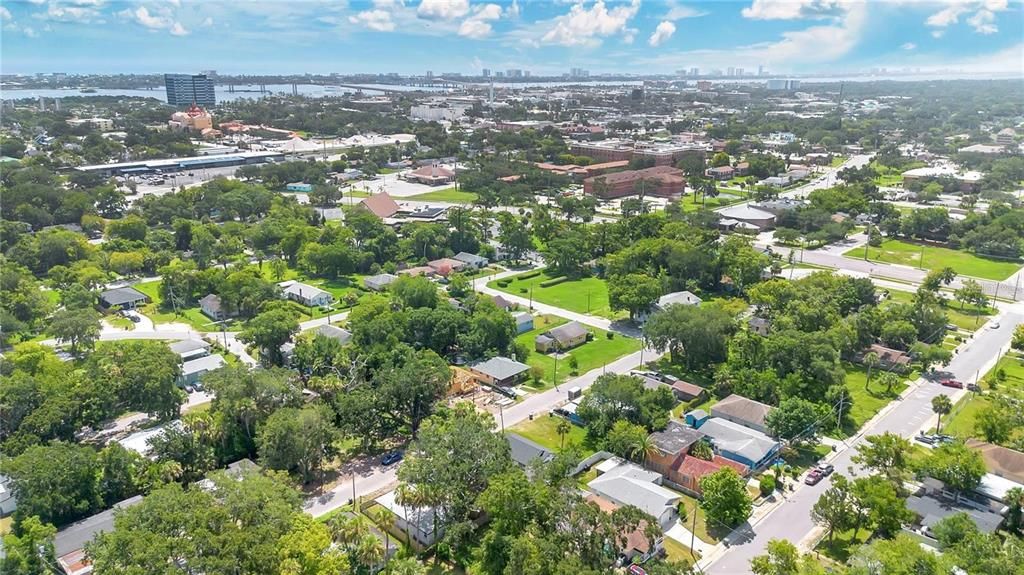 Active With Contract: $189,999 (2 beds, 2 baths, 960 Square Feet)