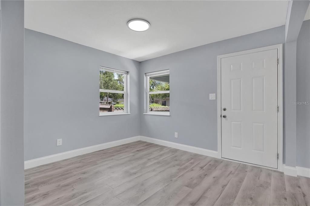 Active With Contract: $189,999 (2 beds, 2 baths, 960 Square Feet)