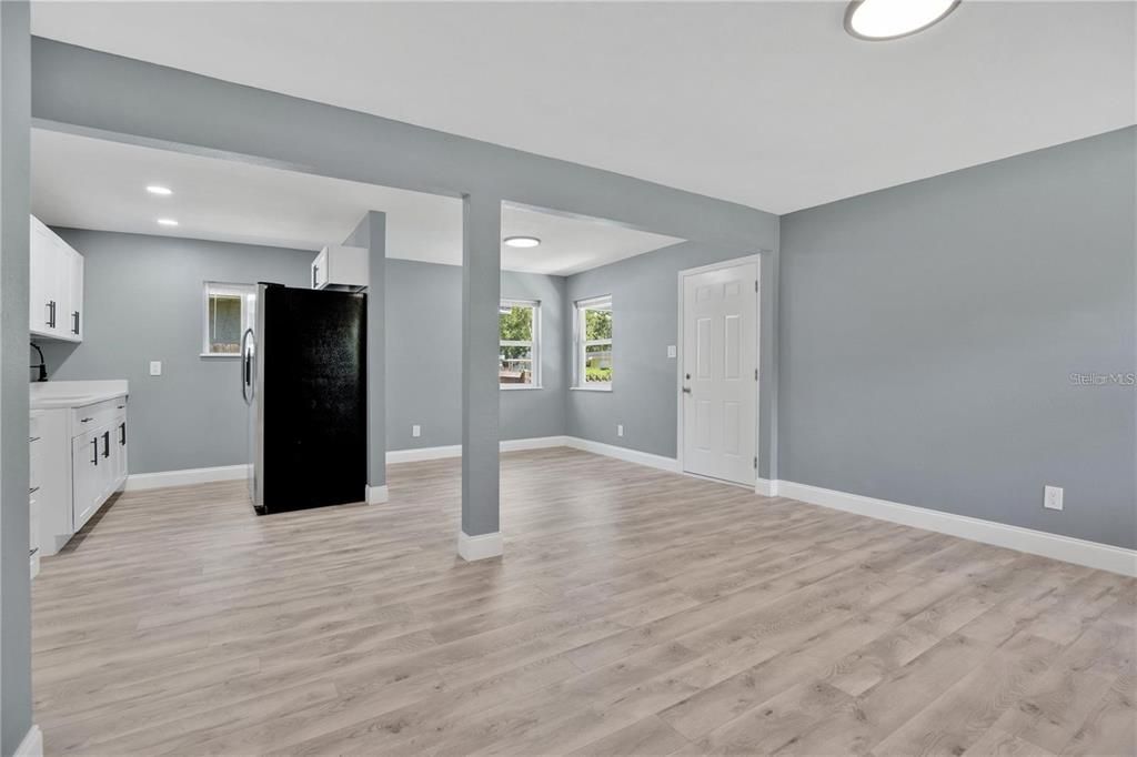 Active With Contract: $189,999 (2 beds, 2 baths, 960 Square Feet)