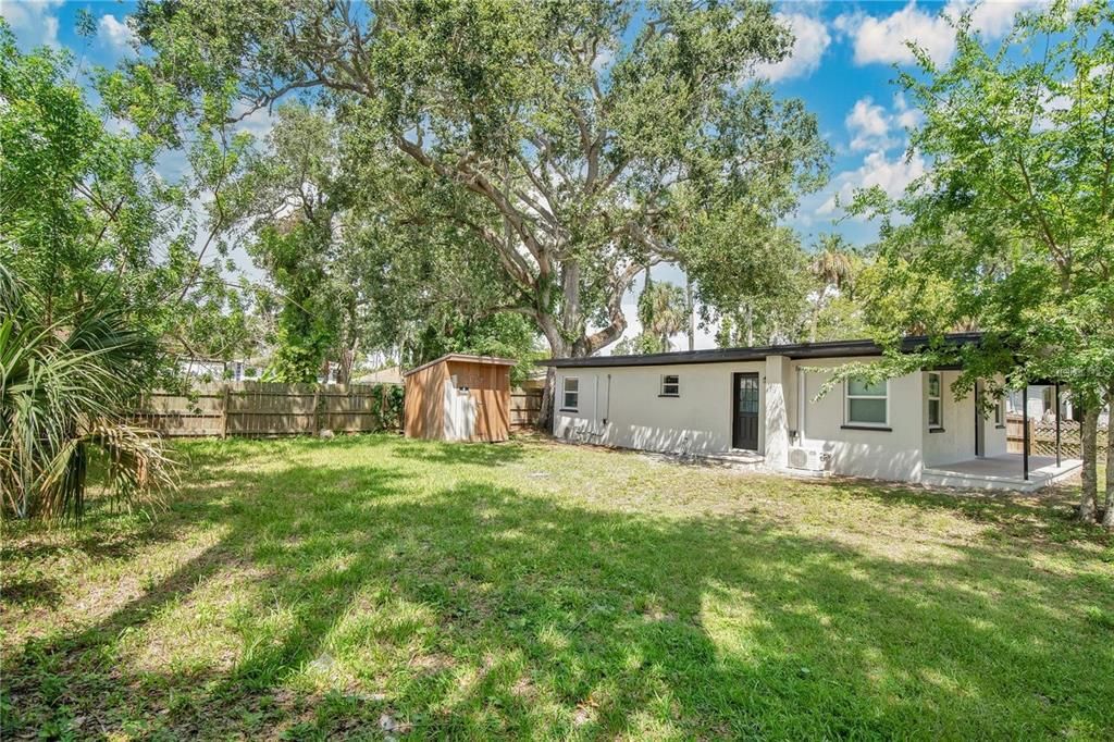 Active With Contract: $189,999 (2 beds, 2 baths, 960 Square Feet)