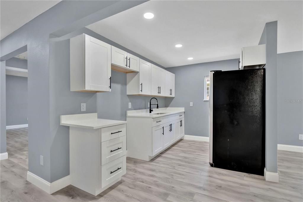 Active With Contract: $189,999 (2 beds, 2 baths, 960 Square Feet)