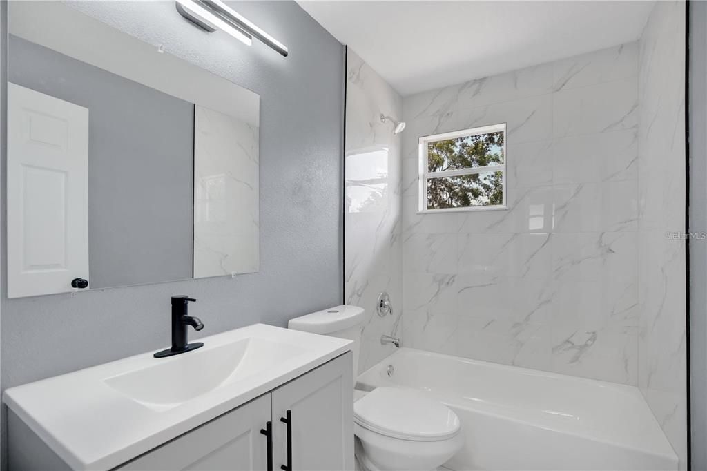 Active With Contract: $189,999 (2 beds, 2 baths, 960 Square Feet)