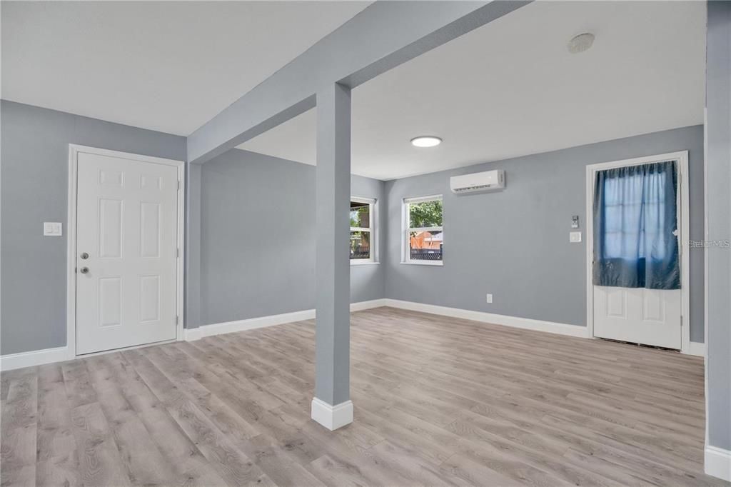 Active With Contract: $189,999 (2 beds, 2 baths, 960 Square Feet)