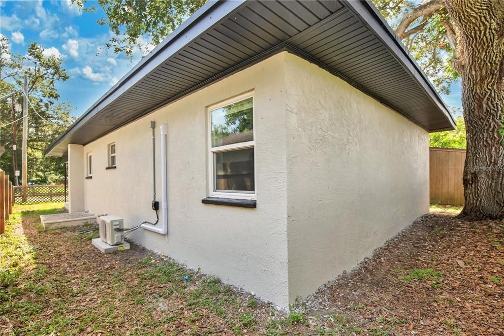 Active With Contract: $189,999 (2 beds, 2 baths, 960 Square Feet)