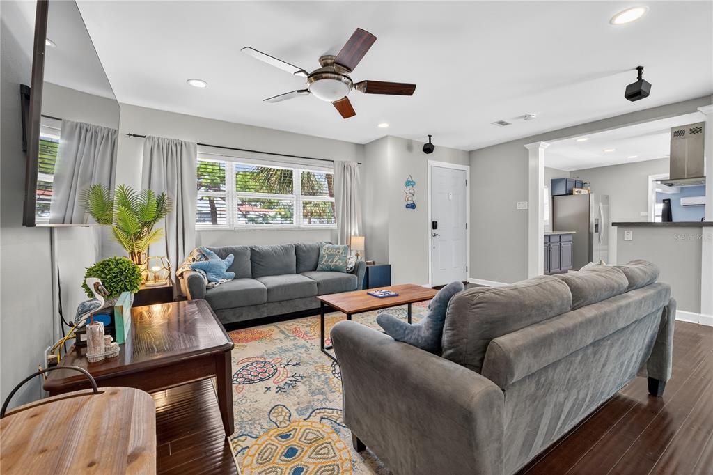 合同活跃: $639,900 (3 贝兹, 2 浴室, 1781 平方英尺)