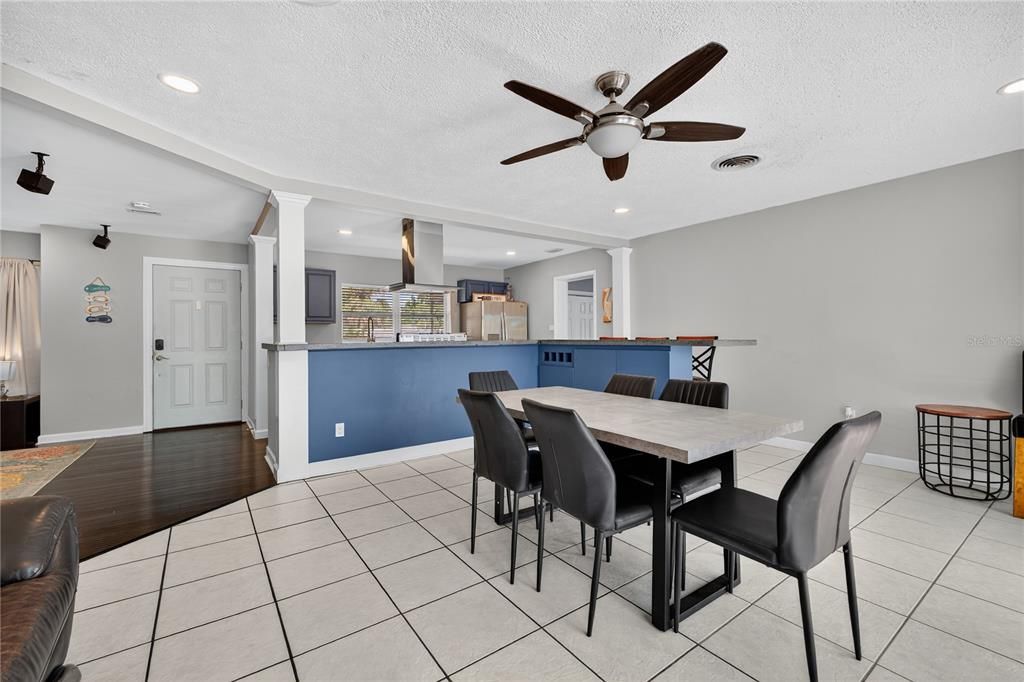 合同活跃: $639,900 (3 贝兹, 2 浴室, 1781 平方英尺)