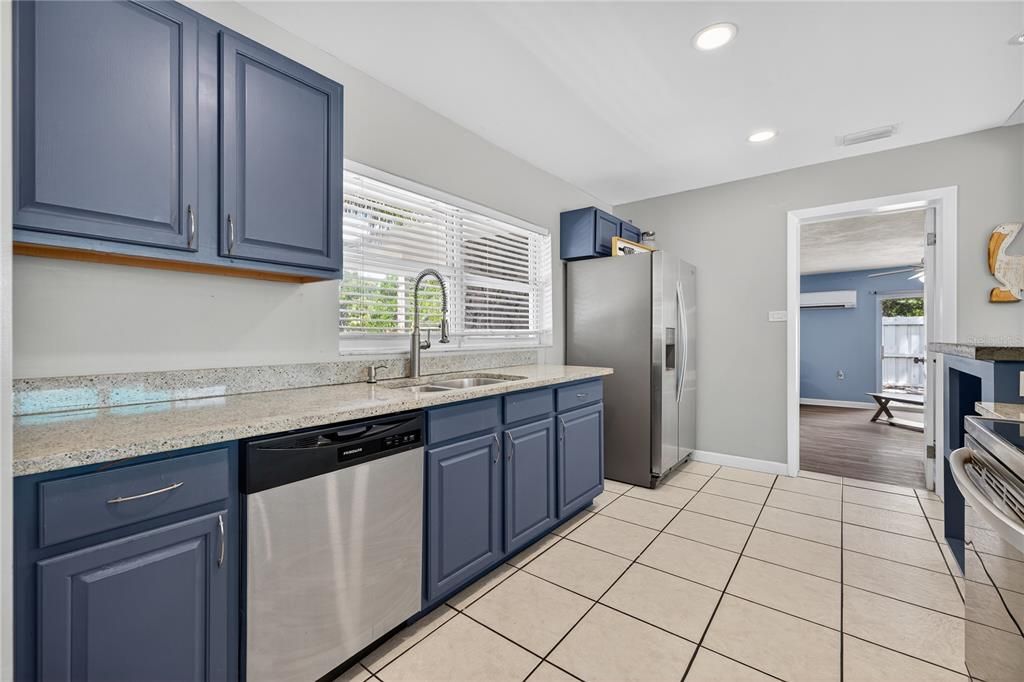 合同活跃: $639,900 (3 贝兹, 2 浴室, 1781 平方英尺)