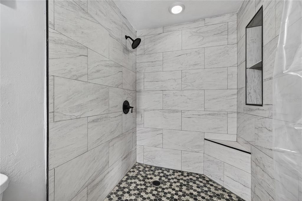 合同活跃: $639,900 (3 贝兹, 2 浴室, 1781 平方英尺)