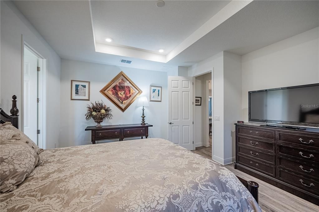 For Sale: $585,000 (2 beds, 2 baths, 2099 Square Feet)