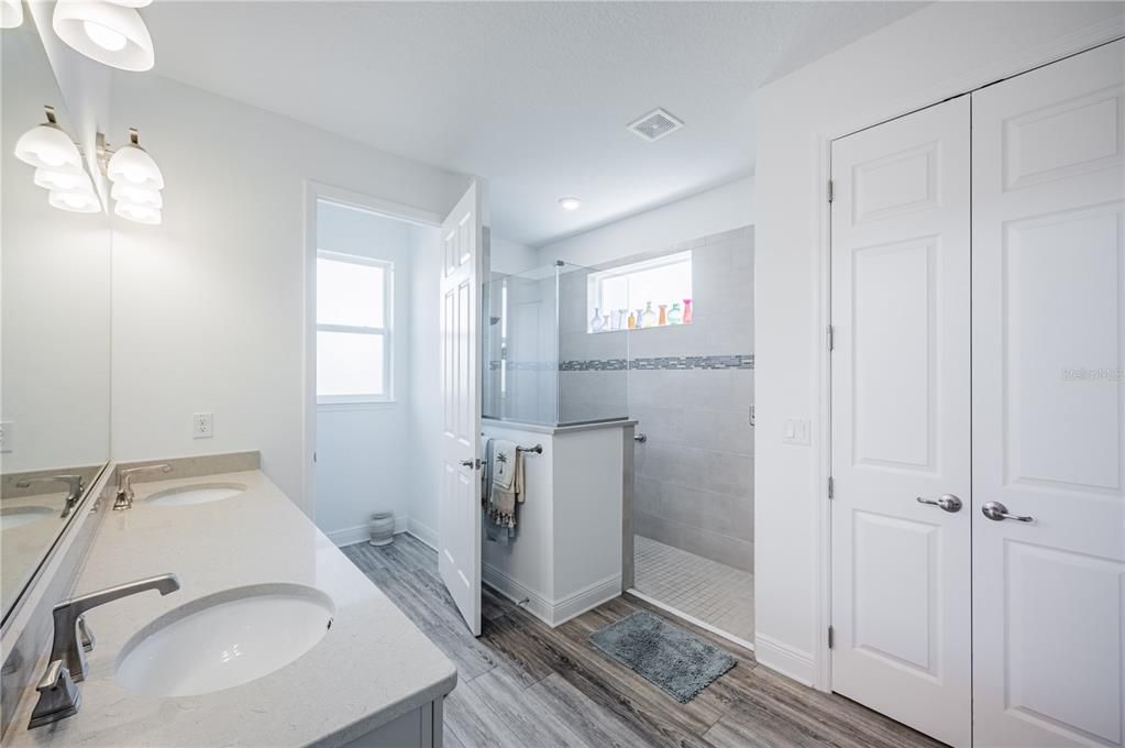 For Sale: $585,000 (2 beds, 2 baths, 2099 Square Feet)