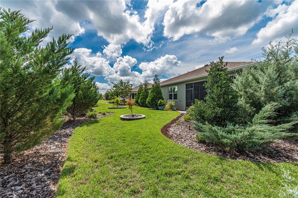 For Sale: $585,000 (2 beds, 2 baths, 2099 Square Feet)