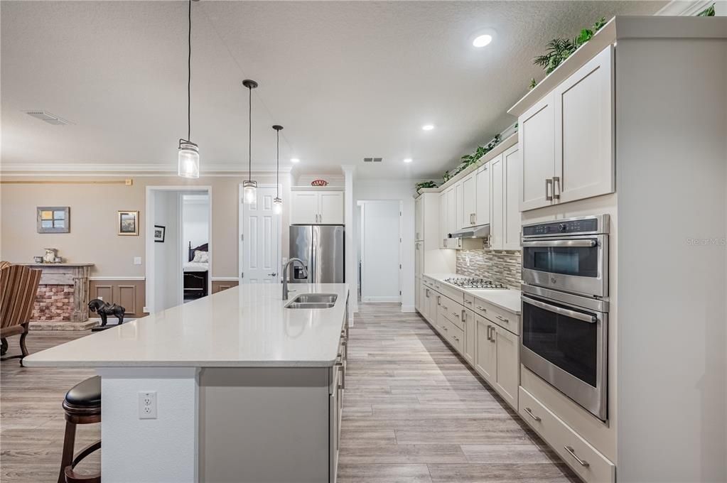 For Sale: $585,000 (2 beds, 2 baths, 2099 Square Feet)