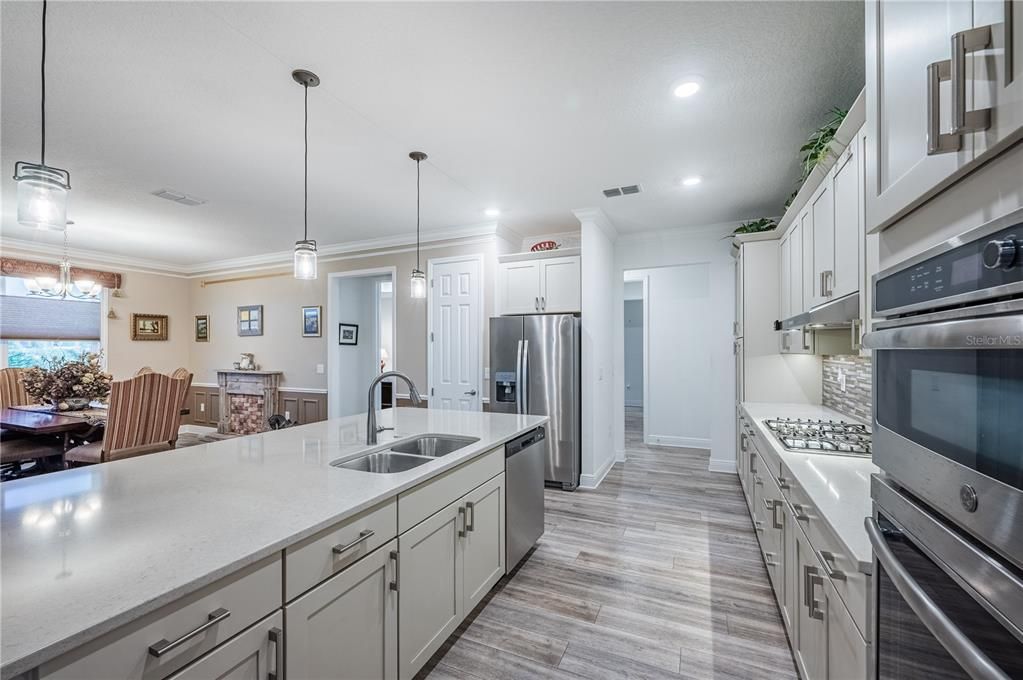 For Sale: $585,000 (2 beds, 2 baths, 2099 Square Feet)