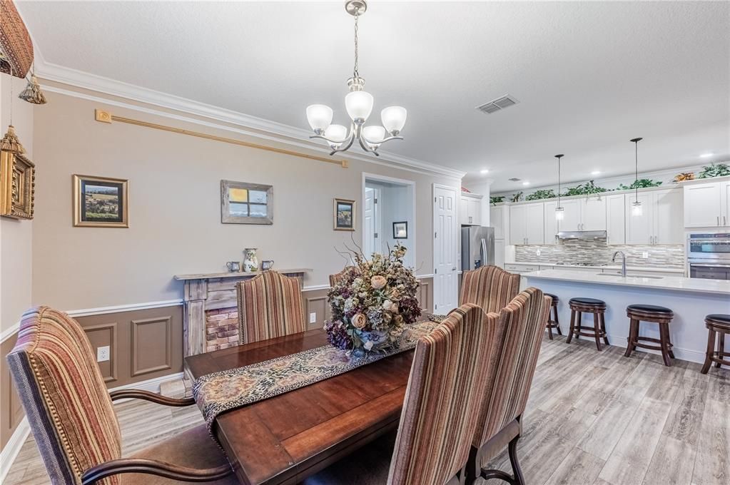 For Sale: $585,000 (2 beds, 2 baths, 2099 Square Feet)