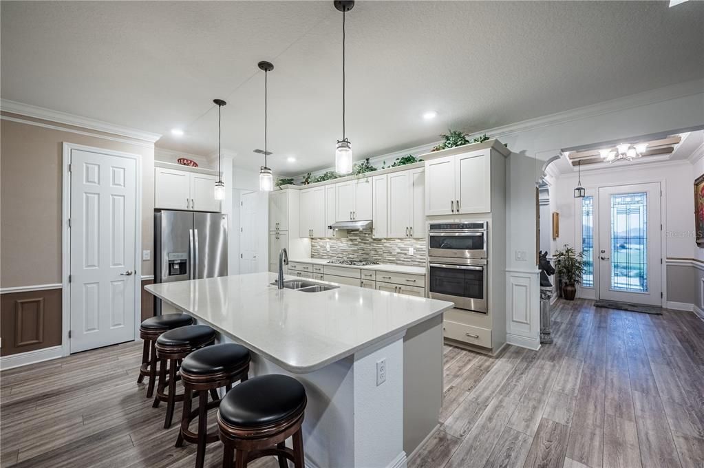 For Sale: $585,000 (2 beds, 2 baths, 2099 Square Feet)