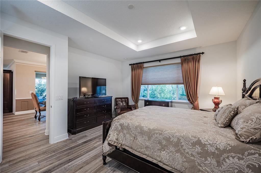 For Sale: $585,000 (2 beds, 2 baths, 2099 Square Feet)