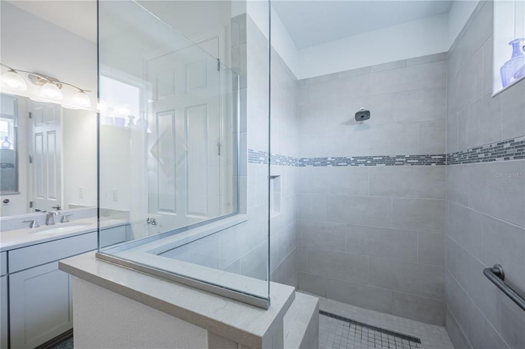 For Sale: $585,000 (2 beds, 2 baths, 2099 Square Feet)