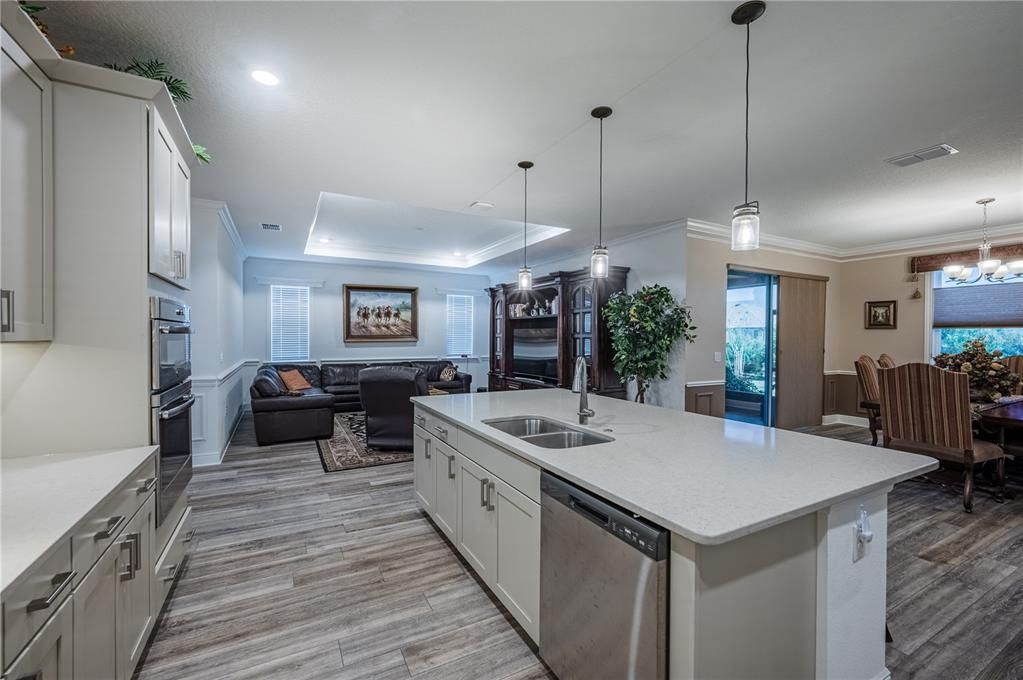 For Sale: $585,000 (2 beds, 2 baths, 2099 Square Feet)