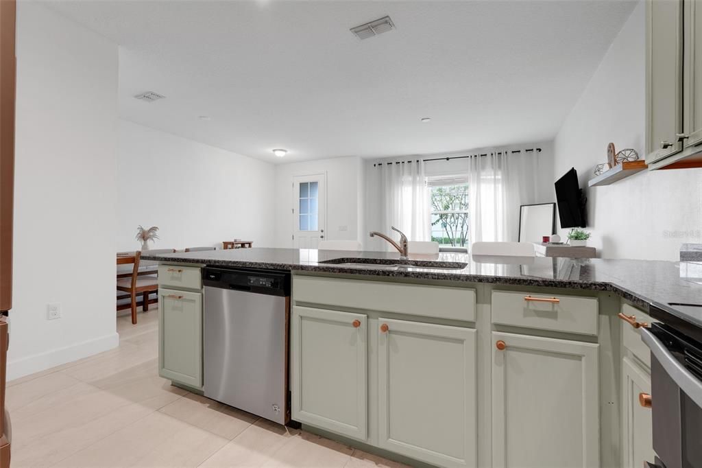 На продажу: $349,000 (3 спален, 2 ванн, 1505 Квадратных фут)