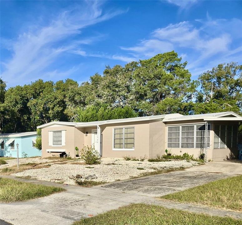 待售: $199,900 (2 贝兹, 1 浴室, 740 平方英尺)