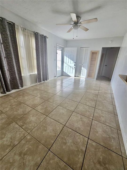 待售: $199,900 (2 贝兹, 1 浴室, 740 平方英尺)