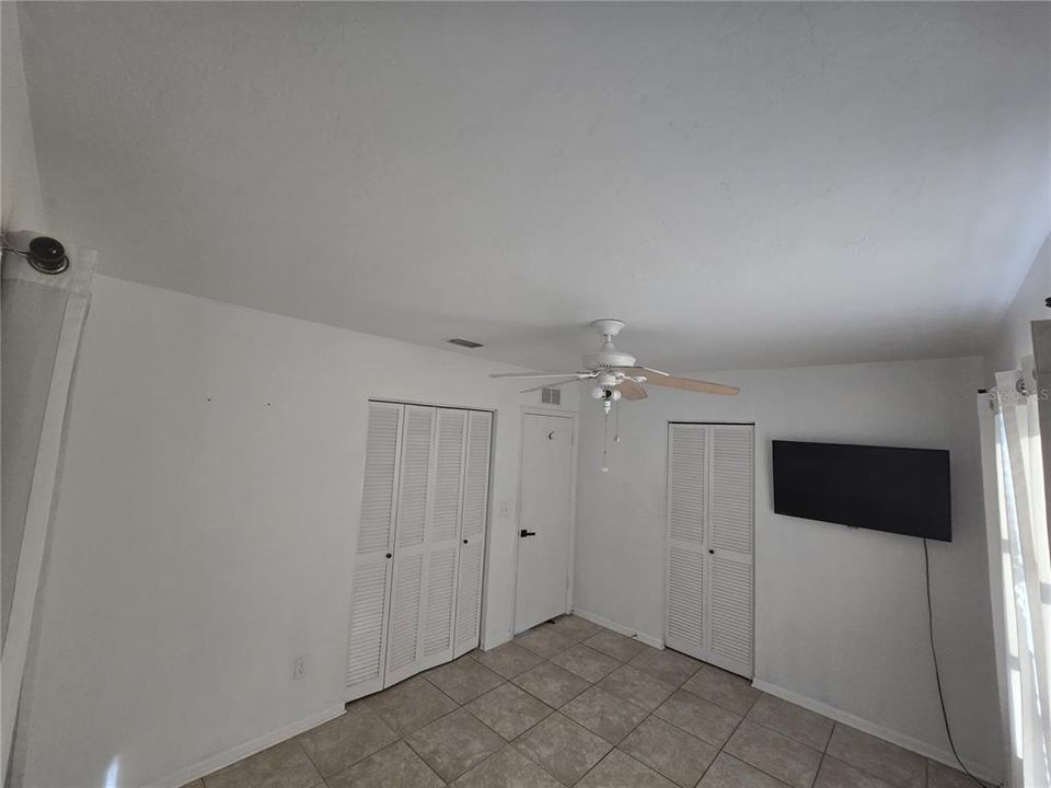 待售: $199,900 (2 贝兹, 1 浴室, 740 平方英尺)