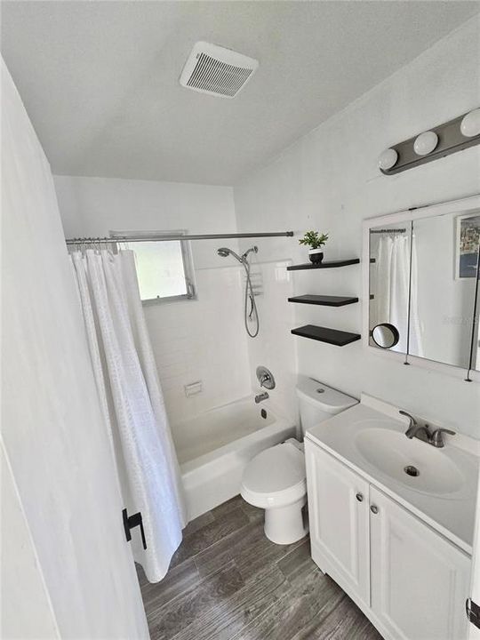 待售: $199,900 (2 贝兹, 1 浴室, 740 平方英尺)