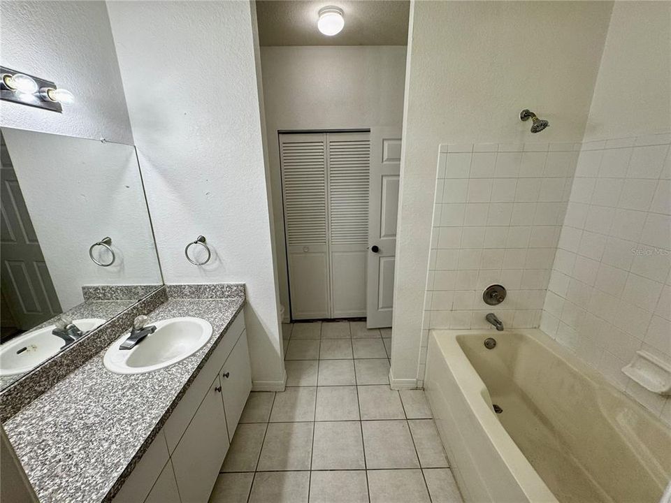 Activo con contrato: $1,350 (1 camas, 1 baños, 794 Pies cuadrados)