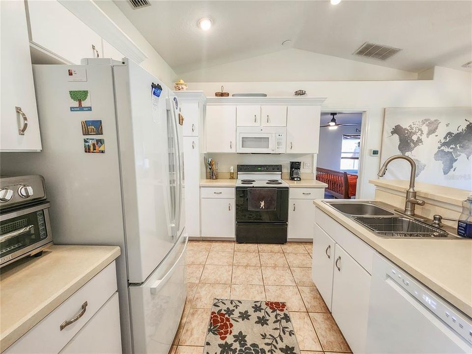 Active With Contract: $310,000 (3 beds, 2 baths, 1348 Square Feet)