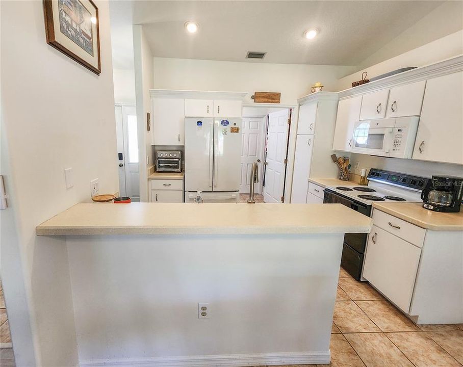 Active With Contract: $310,000 (3 beds, 2 baths, 1348 Square Feet)