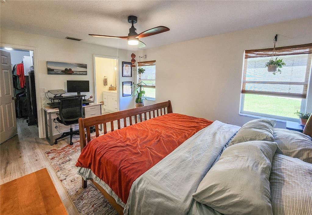 Active With Contract: $310,000 (3 beds, 2 baths, 1348 Square Feet)