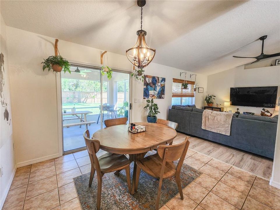 Active With Contract: $310,000 (3 beds, 2 baths, 1348 Square Feet)