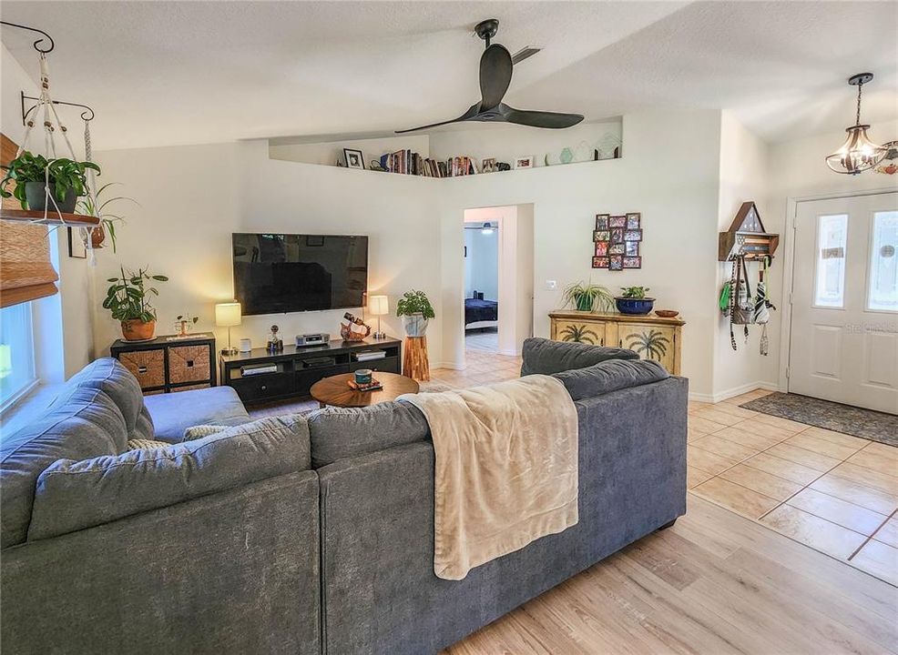 Active With Contract: $310,000 (3 beds, 2 baths, 1348 Square Feet)