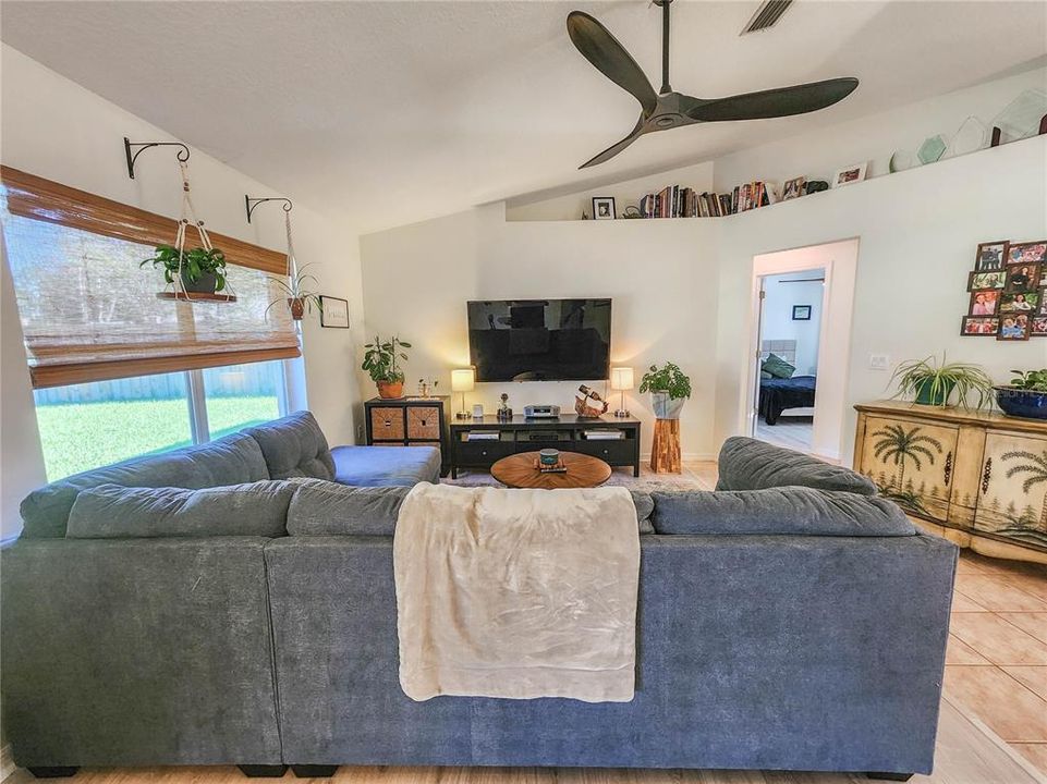 Active With Contract: $310,000 (3 beds, 2 baths, 1348 Square Feet)