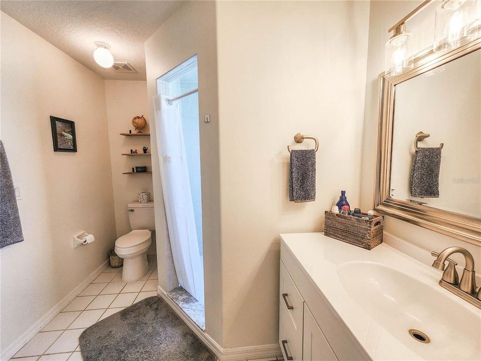 Active With Contract: $310,000 (3 beds, 2 baths, 1348 Square Feet)