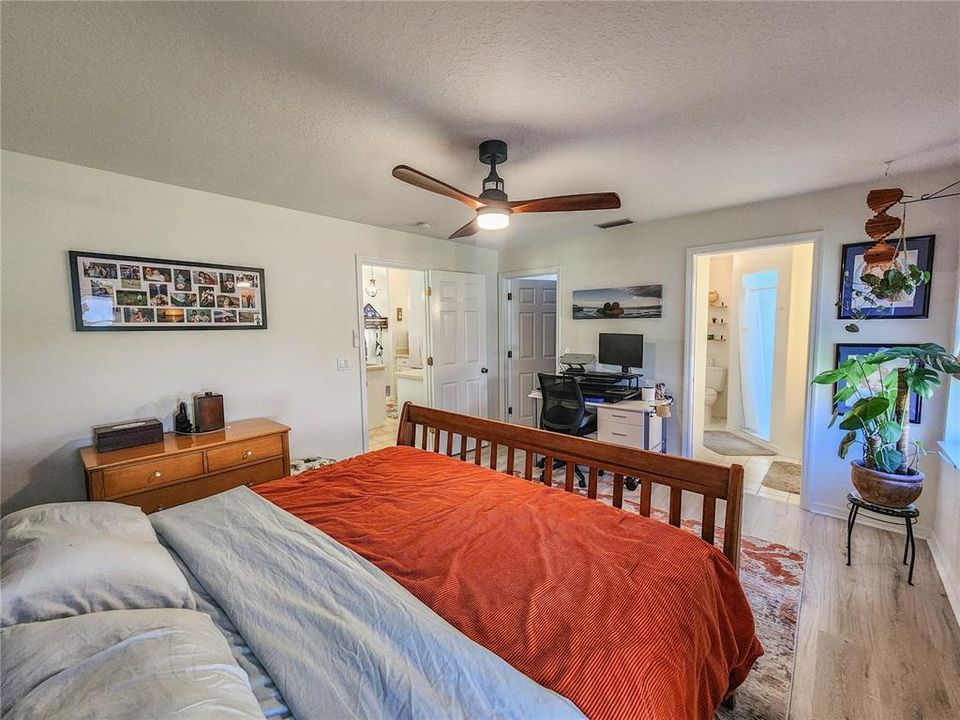 Active With Contract: $310,000 (3 beds, 2 baths, 1348 Square Feet)