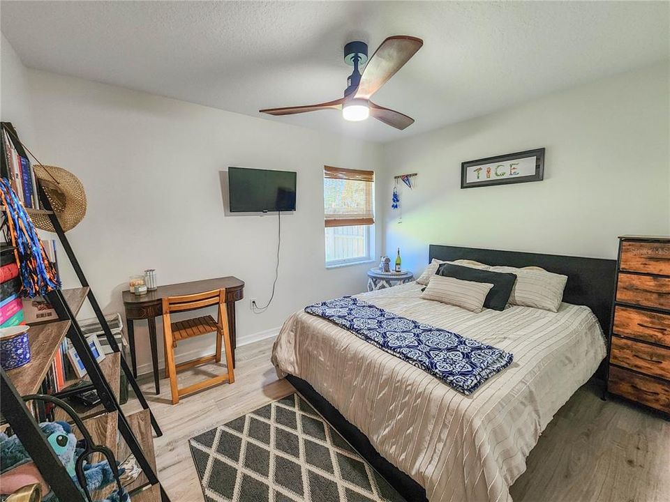 Active With Contract: $310,000 (3 beds, 2 baths, 1348 Square Feet)