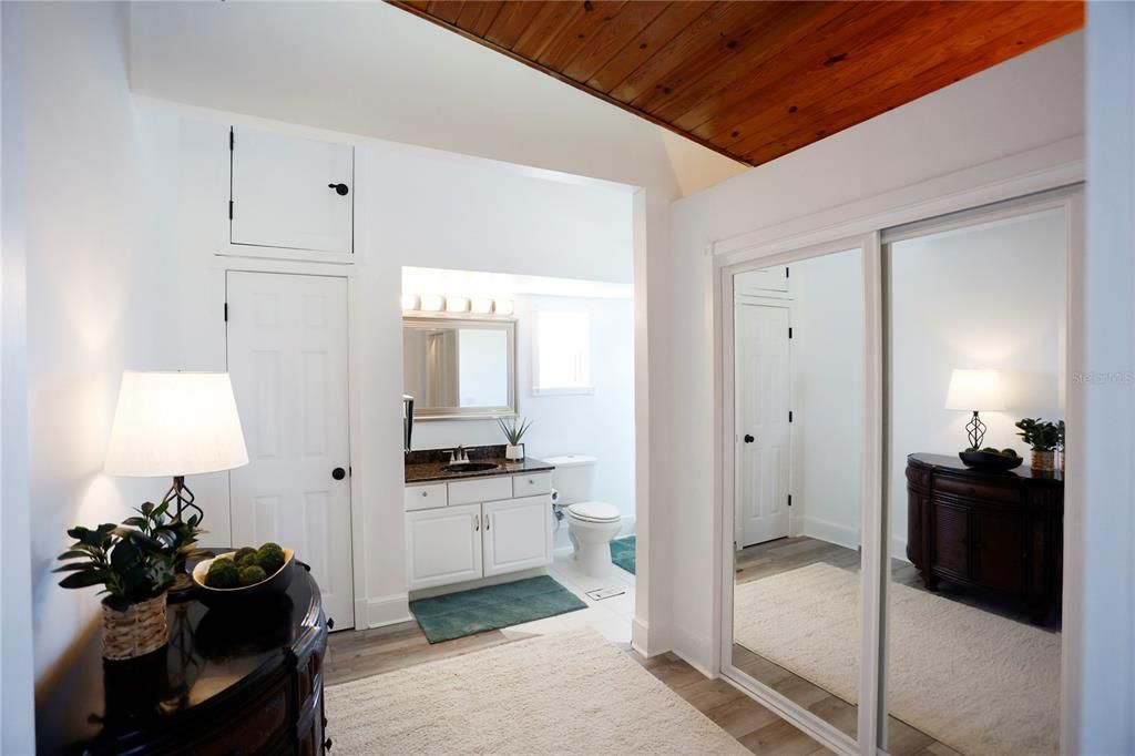 На продажу: $2,400,000 (2 спален, 2 ванн, 2212 Квадратных фут)