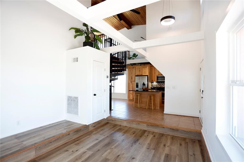 На продажу: $2,400,000 (2 спален, 2 ванн, 2212 Квадратных фут)