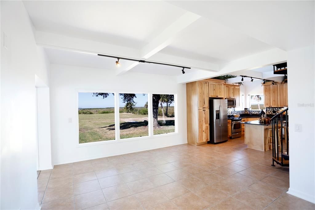 На продажу: $2,400,000 (2 спален, 2 ванн, 2212 Квадратных фут)