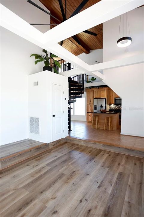 На продажу: $2,400,000 (2 спален, 2 ванн, 2212 Квадратных фут)